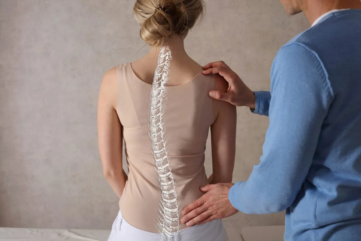Seduta di massoterapia terapeutica a Parma per Patologie della colonna vertebrale